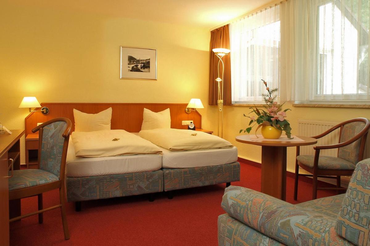 Hotel Am Schlossberg ツィーゲンリュック エクステリア 写真