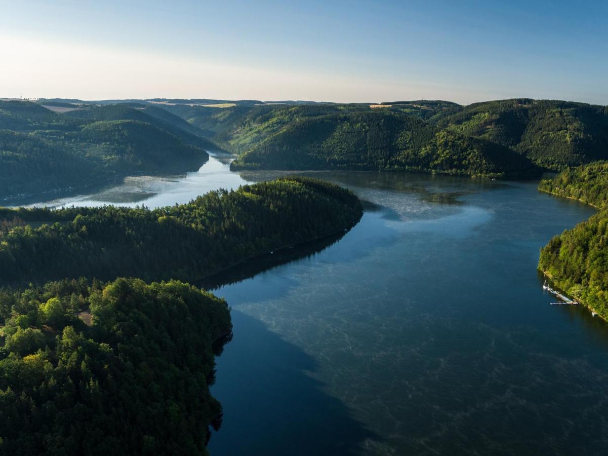 Hotel Am Schlossberg ツィーゲンリュック エクステリア 写真