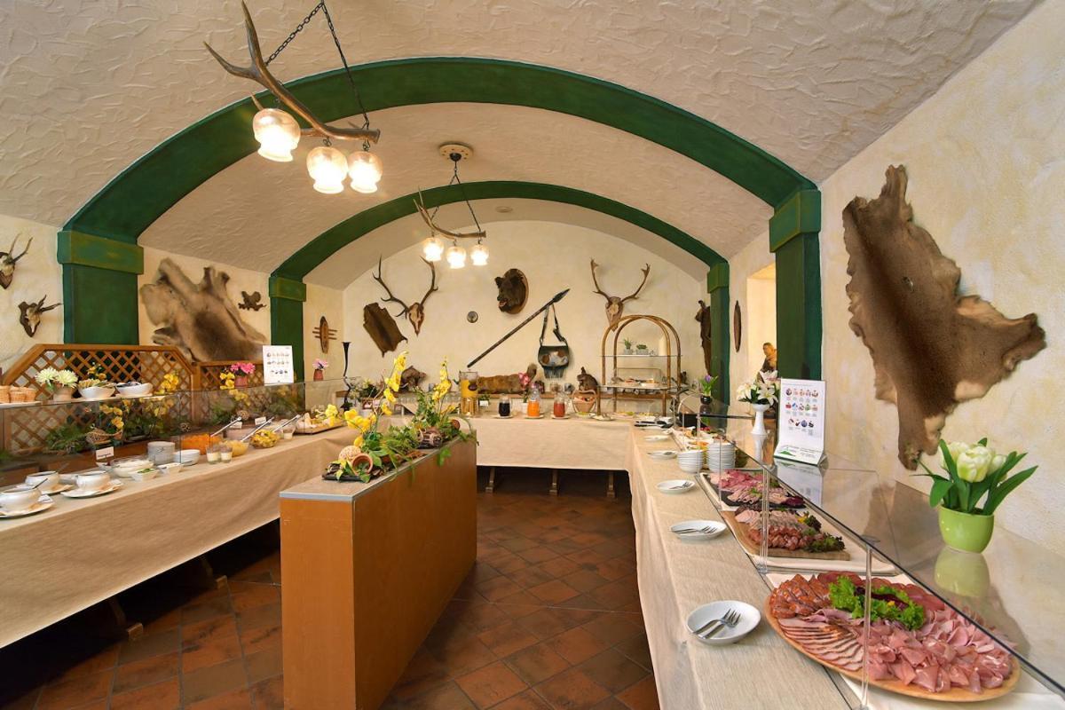 Hotel Am Schlossberg ツィーゲンリュック エクステリア 写真