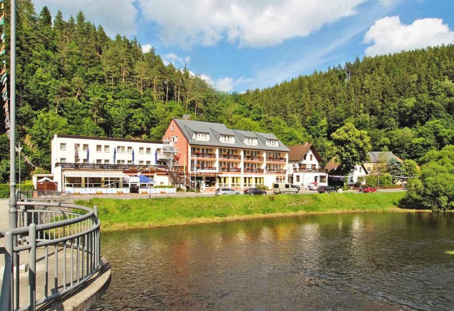 Hotel Am Schlossberg ツィーゲンリュック エクステリア 写真