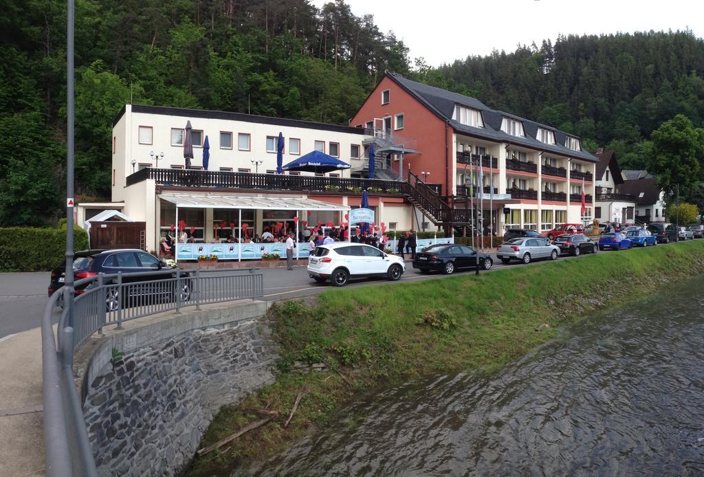 Hotel Am Schlossberg ツィーゲンリュック エクステリア 写真